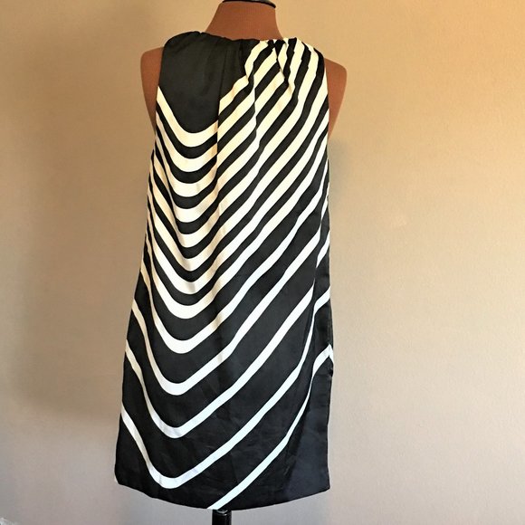 JOE FRESH Silky Geometric Tunic Dress  |  Size S/P - Picture 6 of 13